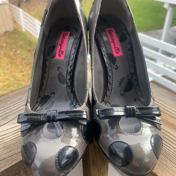 BETSEYVILLE Polka dot patent pumps - Picture 5 of 10